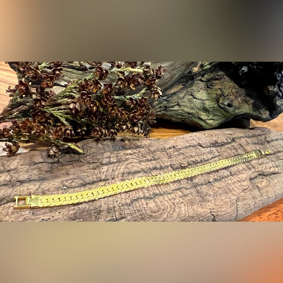 Signed NAPIER Gold Plated Tone Bracelet Flat Chain Herringbone Costume 7.5” - Picture 4 of 8